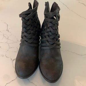 Size 6.5 brown bootie